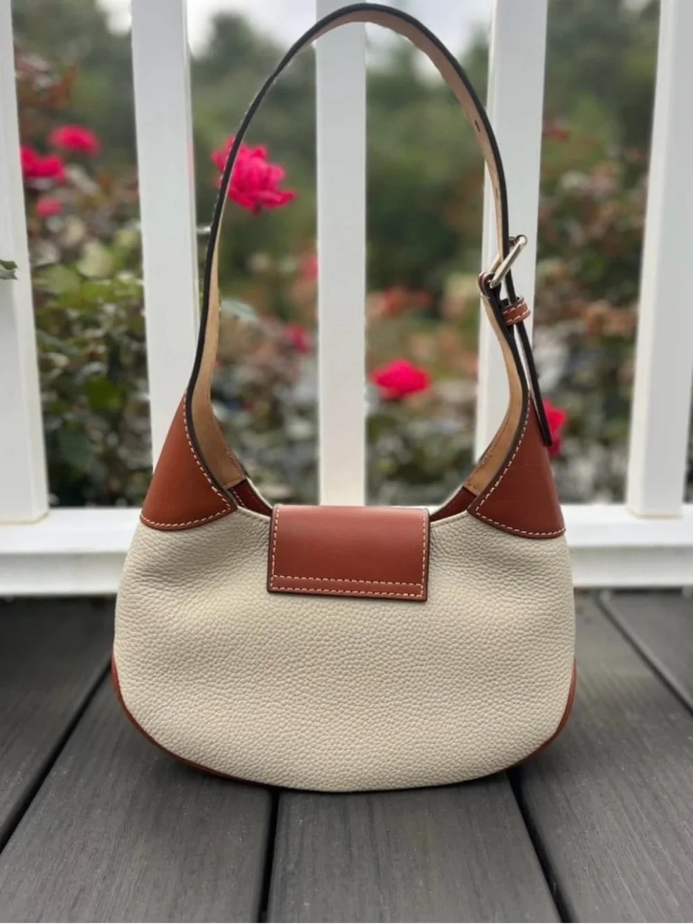 Dooney & Bourke Turnlock Hobo in Excellent Condition